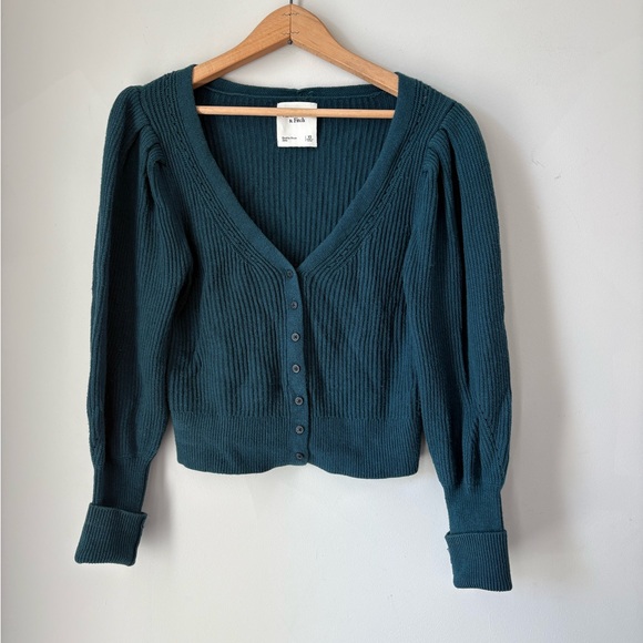 Abercrombie & Fitch Cropped Cardigan Sweater XS - Picture 2 of 5